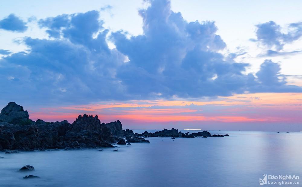 Đảo Lan Châu (Cửa Lò) đẹp kỳ ảo trong ánh bình minh